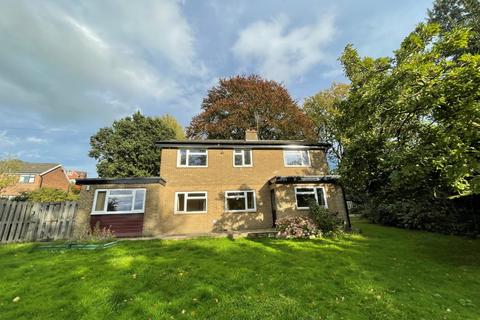 4 bedroom detached house to rent, Parkside Green, Meanwood, Leeds, LS6