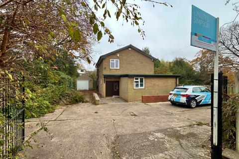 4 bedroom detached house to rent, Parkside Green, Meanwood, Leeds, LS6