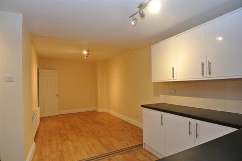 3 bedroom terraced house to rent, Spelthorne Lane, Ashford TW15