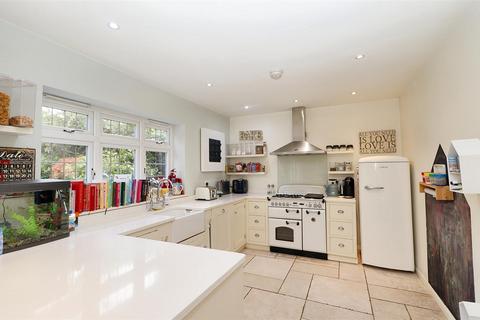 5 bedroom semi-detached house for sale, Furzehill Road, Borehamwood