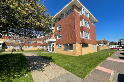 2 bedroom flat to rent, College Gardens, Worthing BN11