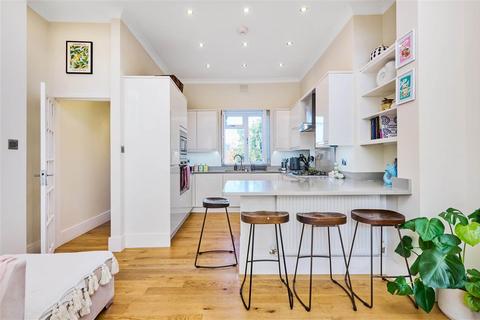 2 bedroom flat for sale, Cologne Road, SW11