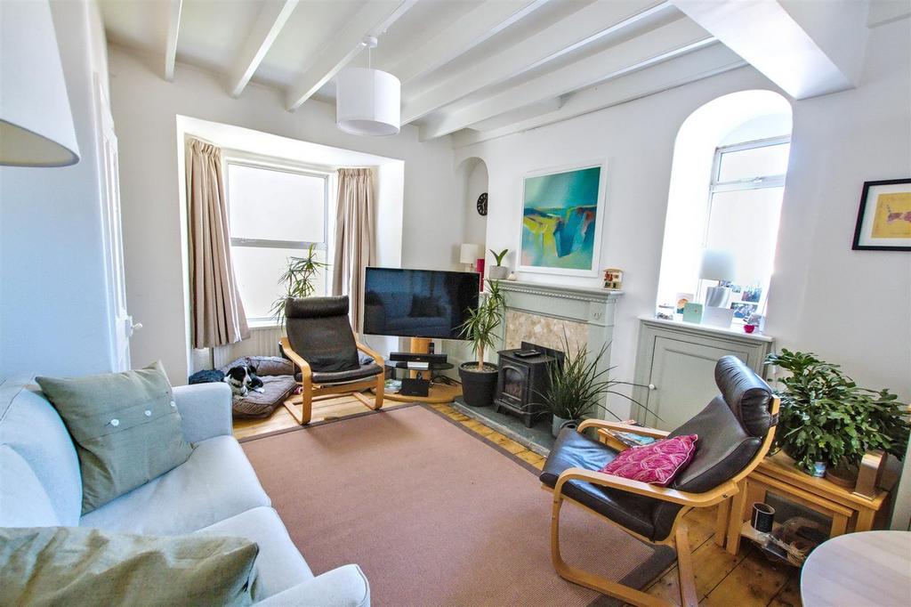 Lounge/Dining Area