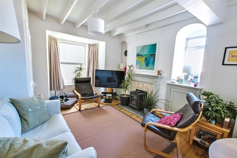 2 bedroom cottage for sale, Upper West Street, Newport