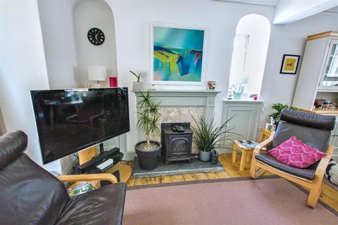 2 bedroom cottage for sale, Upper West Street, Newport