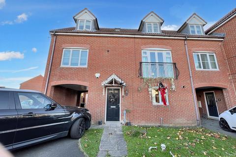 3 bedroom townhouse for sale, Heathfield, West Allotment, Newcastle upon Tyne, Tyne and Wear, NE27 0BP