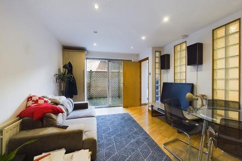 2 bedroom flat for sale, Flat D, 391 Old Ford Road, Tower Hamlets, London, E3 2LU