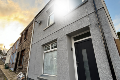 3 bedroom end of terrace house to rent, Union Street, Trecynon, Aberdare,