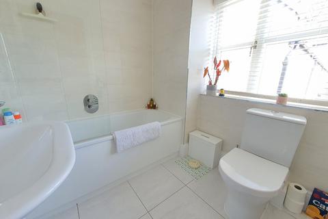 8 Brook Square, Merriott, TA16 5AD
