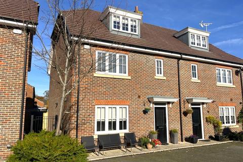 4 bedroom semi-detached house for sale, Oakford Court, RG9 1BL