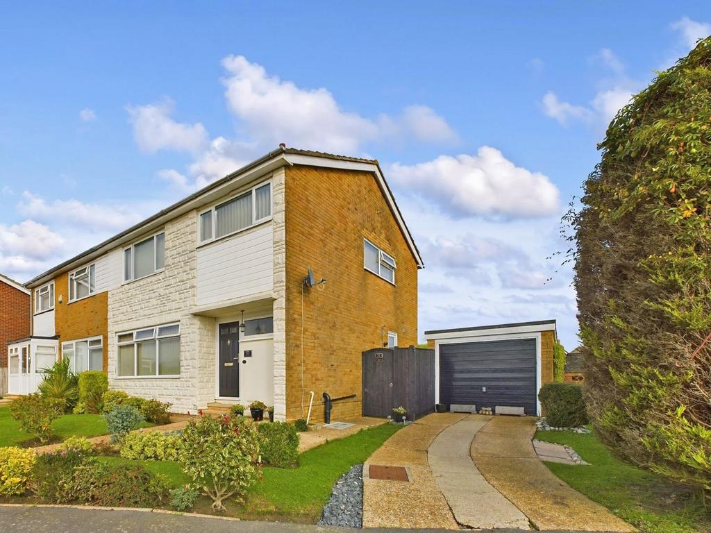 St. Johns Drive, Pevensey BN24 3 bed semidetached house for sale £