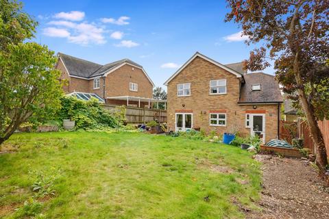 4 bedroom detached house for sale, Barn Meadow, Rochester ME2