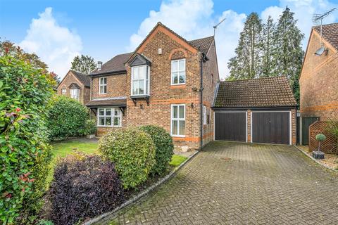 4 bedroom detached house for sale, Great Ellshams, Banstead