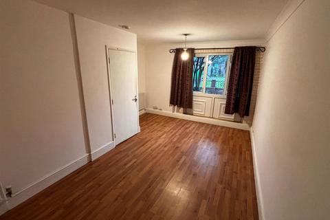 3 bedroom end of terrace house for sale, Martin Close, Hatfield