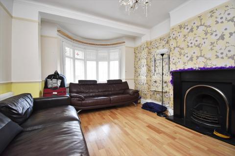 4 bedroom semi-detached house to rent, Newquay Road London SE6