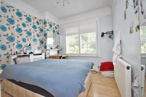 4 bedroom semi-detached house to rent, Newquay Road London SE6