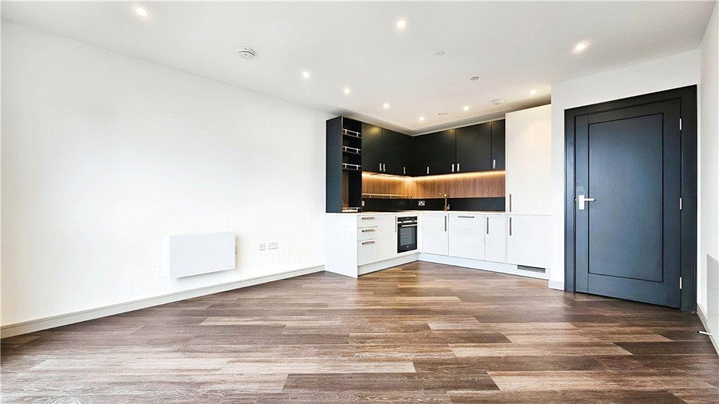 Eden Grove, StainesuponThames... 2 bed apartment to rent £2,100 pcm