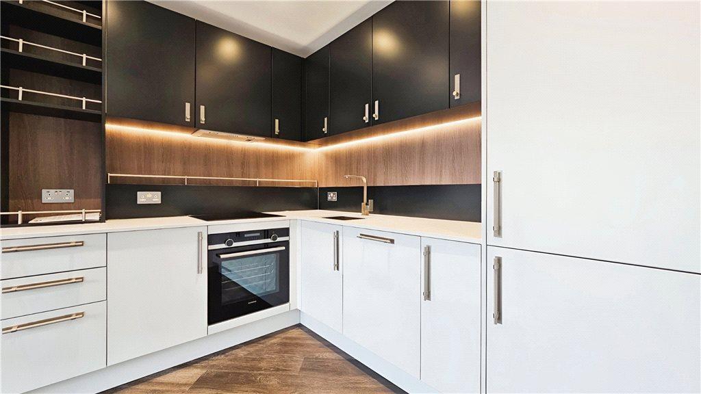 Eden Grove, StainesuponThames... 2 bed apartment to rent £2,100 pcm