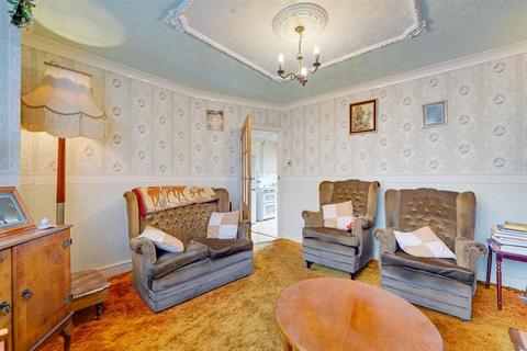 3 bedroom end of terrace house for sale, Western Avenue, Dagenham, Essex