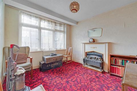 3 bedroom end of terrace house for sale, Western Avenue, Dagenham, Essex