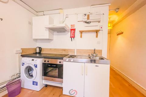 Studio to rent, Kember Street N1