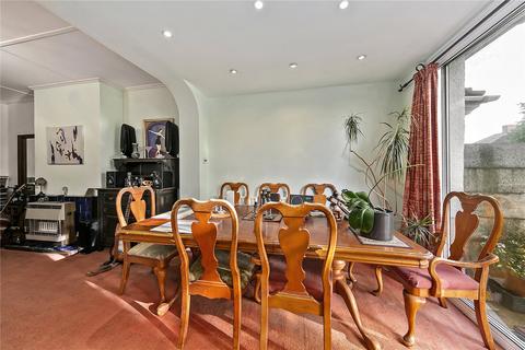 15 Glasbrook Avenue, Twickenham, TW2 6AH