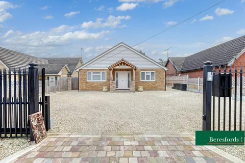 3 bedroom bungalow for sale, Sugden Avenue, Wickford, SS12