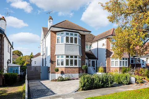 39 Berkeley Gardens, Leigh-on-sea, SS9 2TD