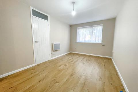 1 bedroom flat for sale, Gurney Close, Barking