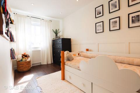 23 Blisworth Close, Hayes, UB4 9RF