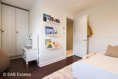 23 Blisworth Close, Hayes, UB4 9RF