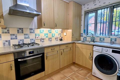 2 bedroom semi-detached house to rent, Coppenhall Grove, Birmingham B33