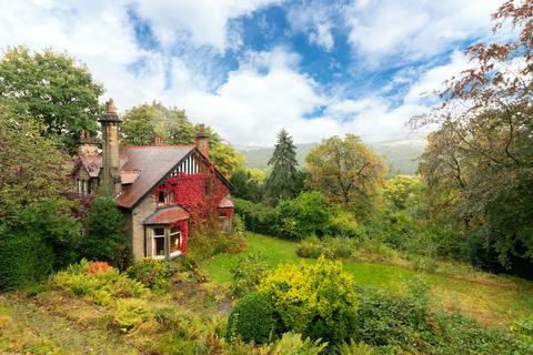 4 bedroom detached house for sale, Far Banks, Honley, HD9