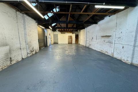 Industrial unit to rent, Dadsford Bridge Industrial Estate, Plant Street, Stourbridge, West Midlands, DY8