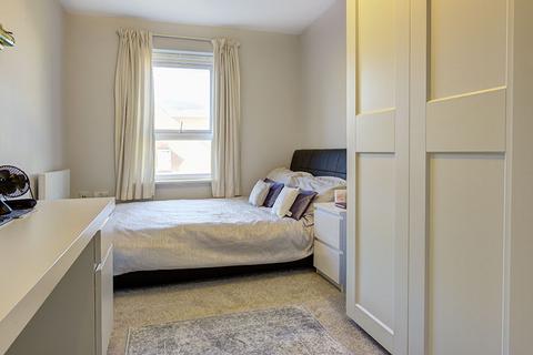 2 bedroom flat for sale, Cambridge Close, East Barnet EN4