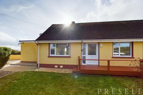 2 bedroom semi-detached bungalow to rent, Min Y Rhos, Llanwnda