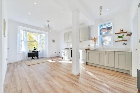 2 bedroom flat for sale, Richmond,  Surrey,  TW10