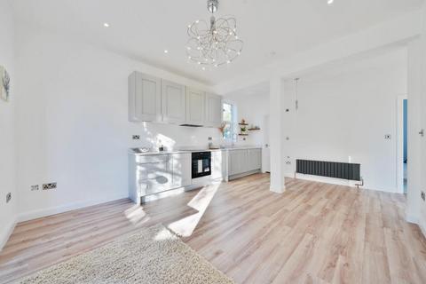 2 bedroom flat for sale, Richmond,  Surrey,  TW10