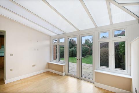 34 Fulmar Drive, East Grinstead, RH19 3NN