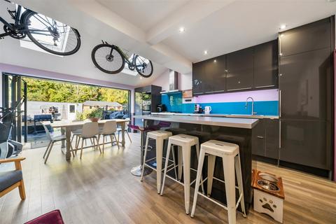 50 Abbott Avenue, London, SW20 8SQ