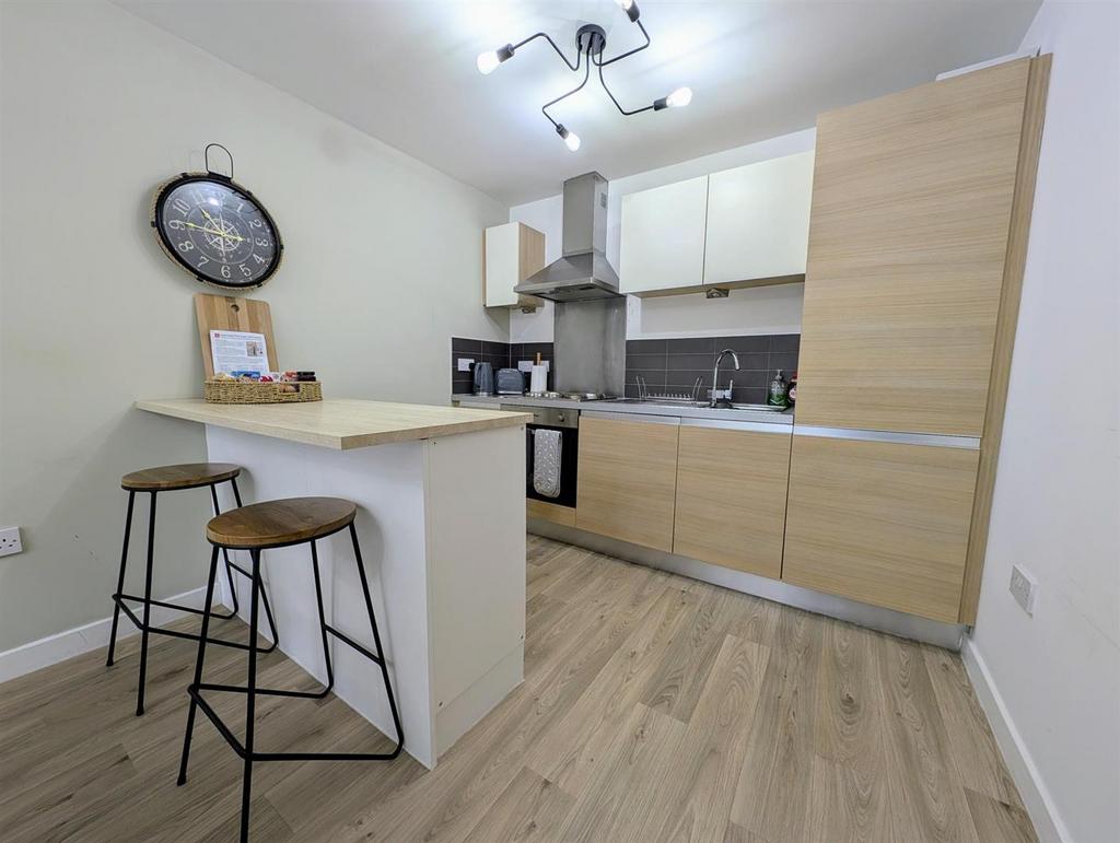 Breakfast Bar & Kitchen.jpg