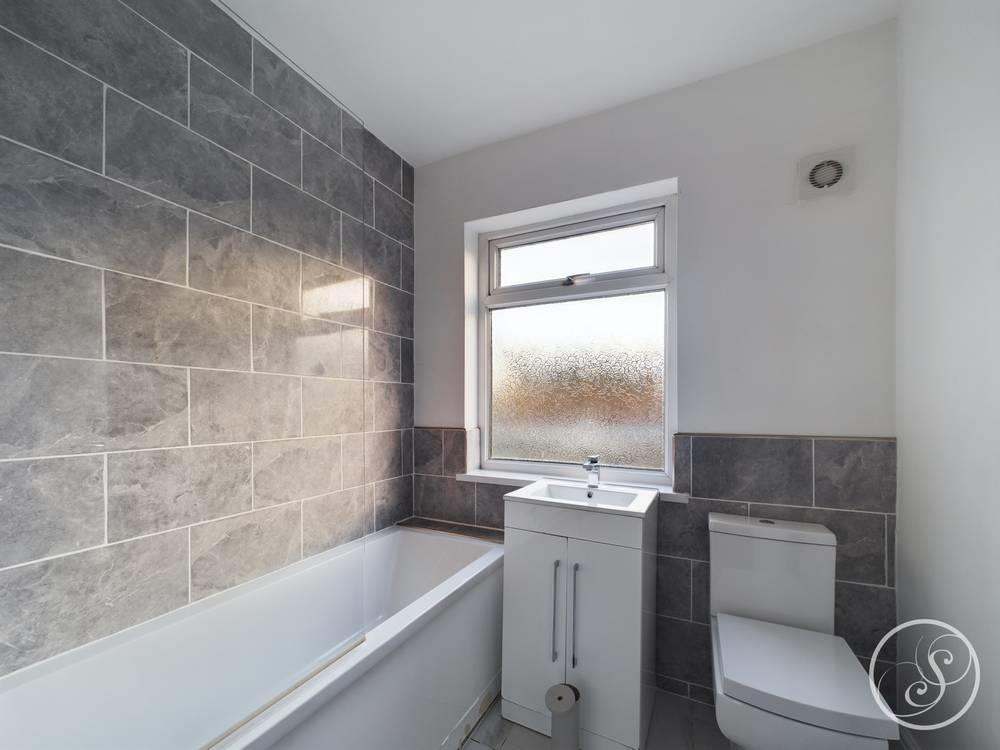 Cross Gates Road, Leeds 2 bed flat to rent £885 pcm (£204 pw)