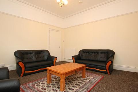 5 bedroom terraced house to rent, East Avenue, Leicester LE2