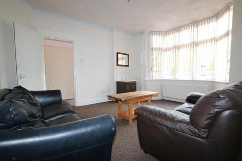 5 bedroom terraced house to rent, East Avenue, Leicester LE2