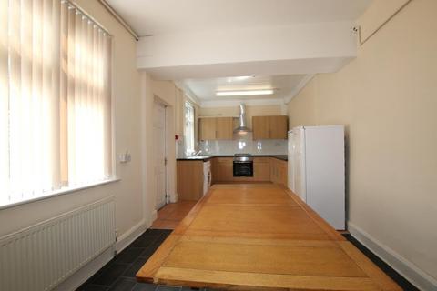 5 bedroom terraced house to rent, East Avenue, Leicester LE2