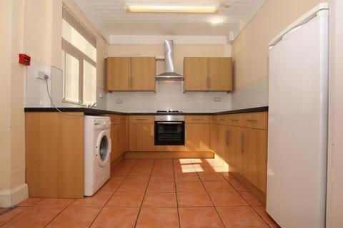 5 bedroom terraced house to rent, East Avenue, Leicester LE2