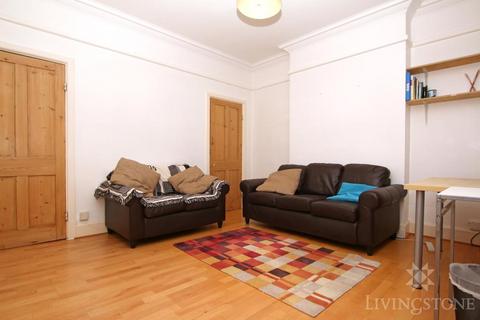 3 bedroom terraced house to rent, Lytham Road, Leicester LE2