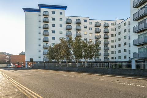 1 bedroom apartment for sale, Baroque Court, Prince Regent Road, Hounslow, TW3