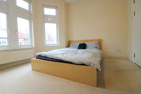 Flat share to rent, Craven Avenue,  London, W5