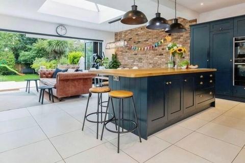 4 bedroom semi-detached house to rent, Walton-on-Thames, Surrey, KT13